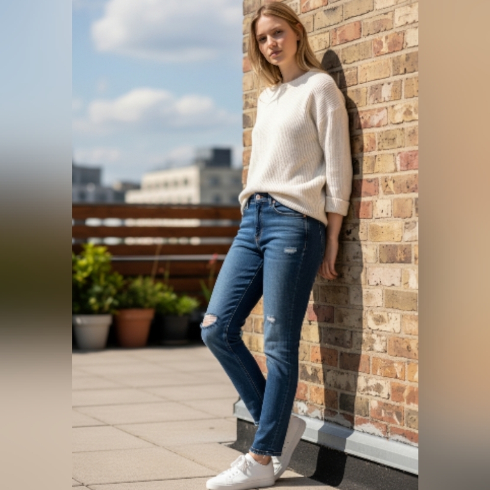 😻 3/$30 The Castings Destructed Slim Boyfriend Jeans in size 28